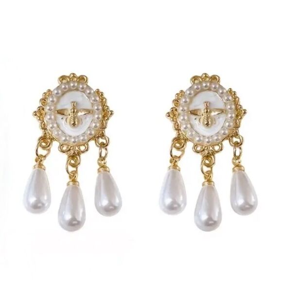 Anthropologie Jewelry - Pearl drop earrings N378